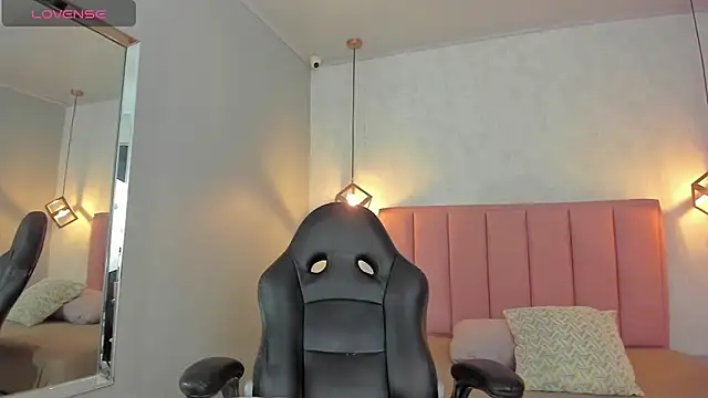 SUNNYCYRUS online show from 03.04.26