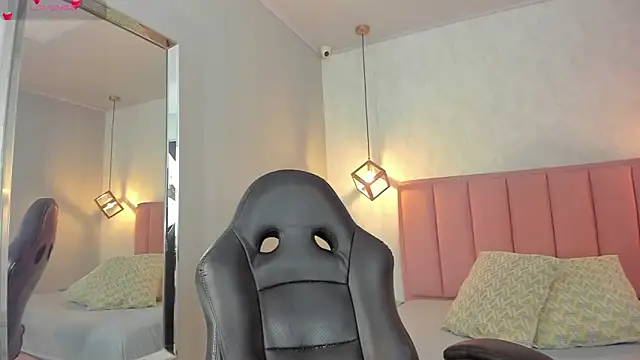 SUNNYCYRUS online show from 03.05.26