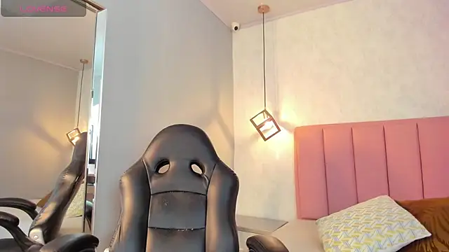 SUNNYCYRUS online show from 04.24.26