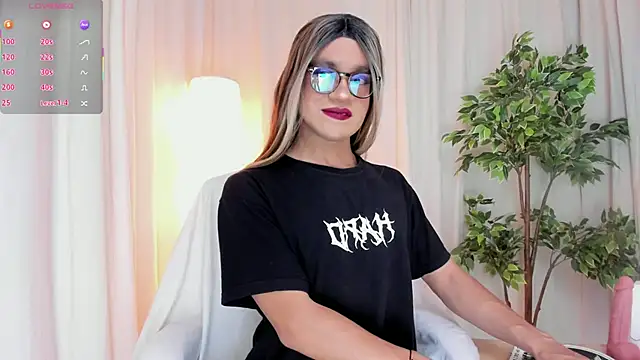 Snapshot of vitta_alfayed chatting on 03.07.25 vitta alfayed online show from 03.07.25