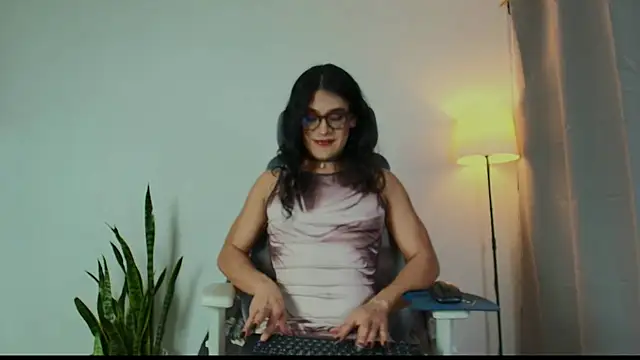 Snapshot of vitta_alfayed chatting on 11.29.25 vitta alfayed online show from 11.29.25