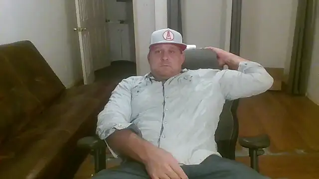 Snapshot of poundyouout69 chatting on 12.21.25 poundyouout69 online show from 12.21.25