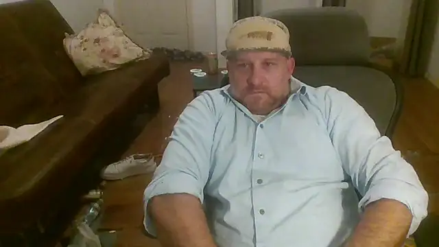 Snapshot of poundyouout69 chatting on 04.01.26 poundyouout69 online show from 04.01.26