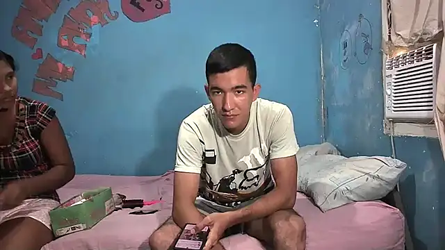 Snapshot of Sweetiefoxxx chatting on 02.05.25 Sweetiefoxxx online show from 02.05.25