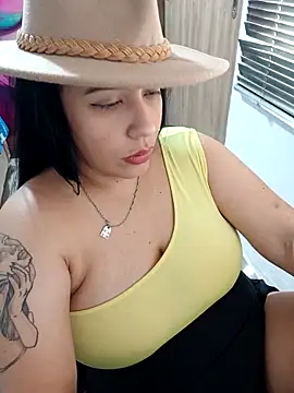 Snapshot of marta201_alfaro chatting on 11.08.25 marta201 alfaro online show from 11.08.25