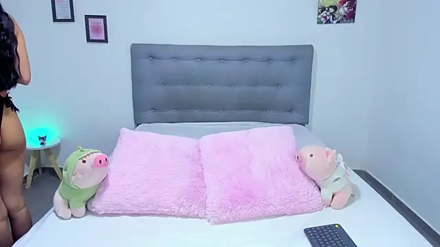 Agataowens online show from 01.30.25