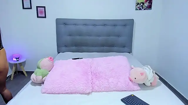 Agataowens online show from 02.06.25