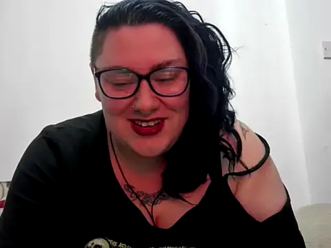 Snapshot of Bustycurves chatting on 09.12.25 Bustycurves online show from 09.12.25