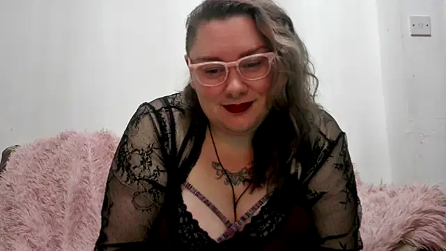 Bustycurves online show from 11.24.25