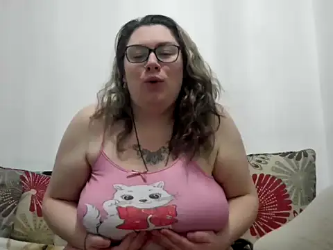 Snapshot of Bustycurves chatting on 01.09.26 Bustycurves online show from 01.09.26