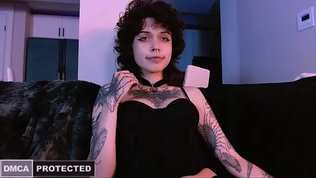 Snapshot of NaughtyLittleFox chatting on 10.15.25 NaughtyLittleFox online show from 10.15.25