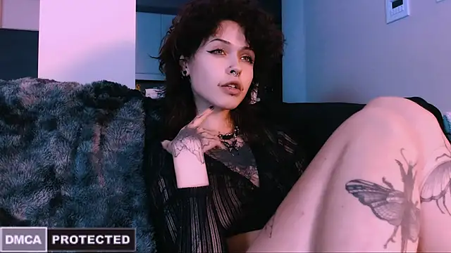 Snapshot of NaughtyLittleFox chatting on 10.30.25 NaughtyLittleFox online show from 10.30.25