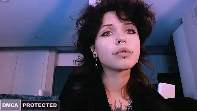 Snapshot of NaughtyLittleFox chatting on 11.04.25 NaughtyLittleFox online show from 11.04.25