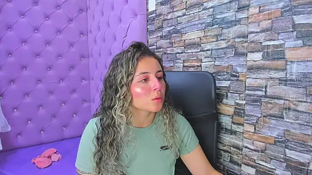 Snapshot of celeste_blue69 chatting on 01.09.25 celeste blue69 online show from 01.09.25