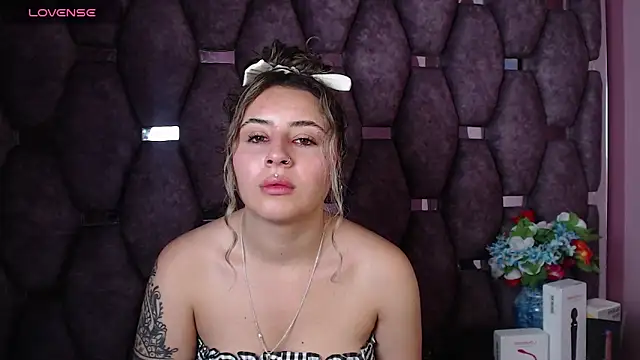 Snapshot of celeste_blue69 chatting on 02.09.25 celeste blue69 online show from 02.09.25