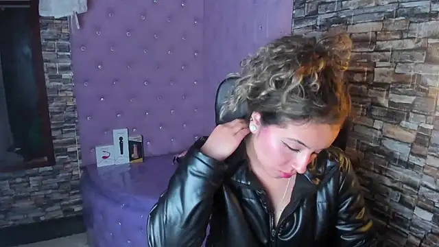 Snapshot of celeste_blue69 chatting on 02.14.25 celeste blue69 online show from 02.14.25