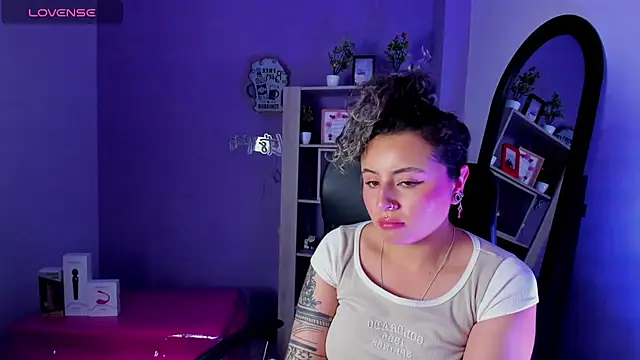 Snapshot of celeste_blue69 chatting on 03.18.25 celeste blue69 online show from 03.18.25