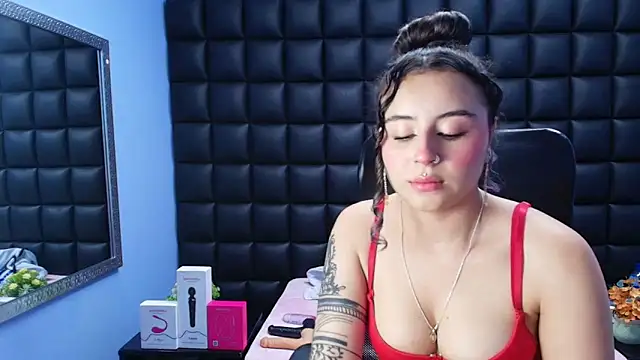 Snapshot of celeste_blue69 chatting on 11.26.25 celeste blue69 online show from 11.26.25