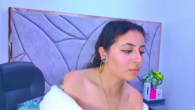 Snapshot of celeste_blue69 chatting on 12.14.25 celeste blue69 online show from 12.14.25