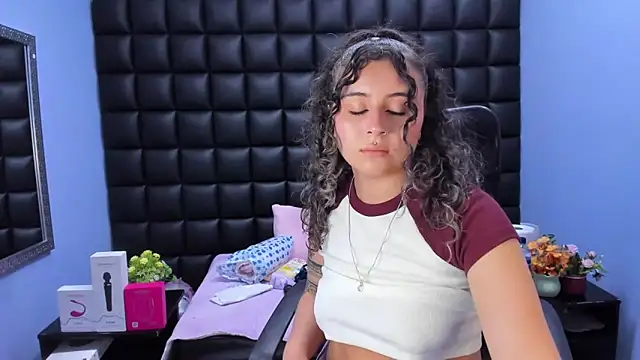 Snapshot of celeste_blue69 chatting on 02.11.26 celeste blue69 online show from 02.11.26