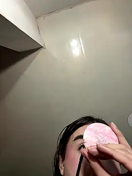 Snapshot of saracaball_ chatting on 11.01.25 saracaball online show from 11.01.25