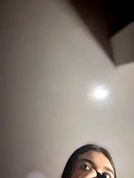 Snapshot of saracaball_ chatting on 12.04.25 saracaball online show from 12.04.25