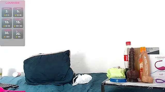 Snapshot of camilavagina24 chatting on 12.15.24 camilavagina24 online show from 12.15.24