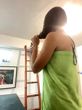 Snapshot of Rati_Curly chatting on 10.12.25 Rati Curly online show from 10.12.25