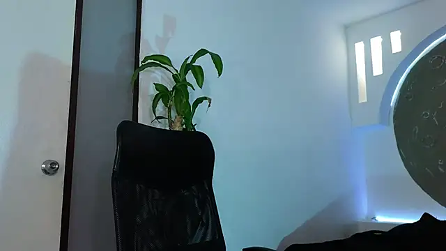 Snapshot of Tatianabr_01 chatting on 12.14.25 Tatianabr 01 online show from 12.14.25