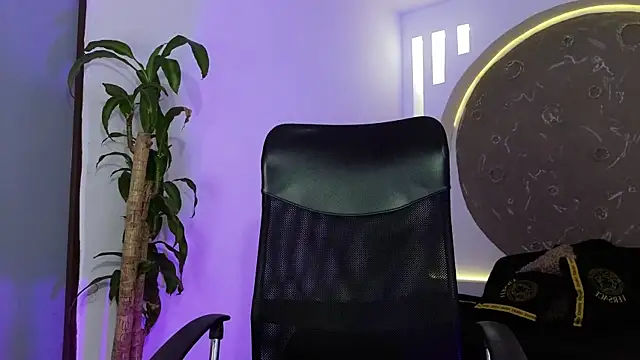 Snapshot of Tatianabr_01 chatting on 12.15.25 Tatianabr 01 online show from 12.15.25