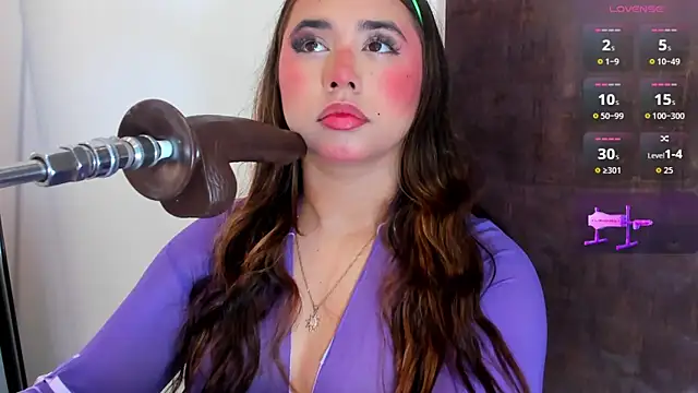 Snapshot of issie_cute chatting on 11.15.25 issie cute online show from 11.15.25