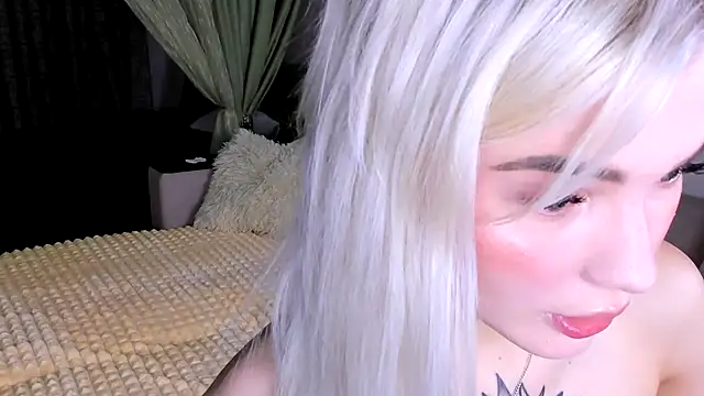 Snapshot of Sweeet_Barbie chatting on 11.21.25 Sweeet Barbie online show from 11.21.25