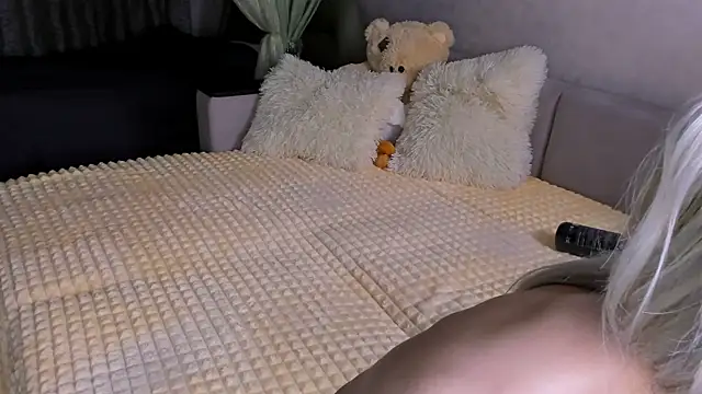 Snapshot of Sweeet_Barbie chatting on 11.22.25 Sweeet Barbie online show from 11.22.25