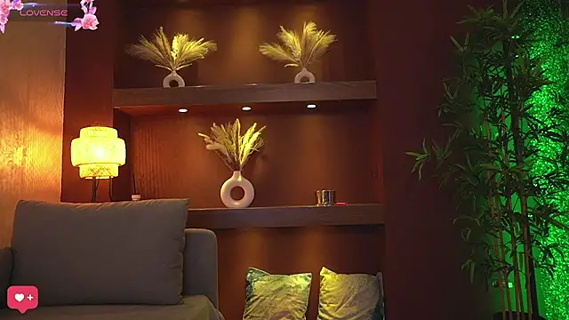 Snapshot of JustinneJade chatting on 12.04.24 JustinneJade online show from 12.04.24