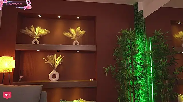 Snapshot of JustinneJade chatting on 12.10.24 JustinneJade online show from 12.10.24