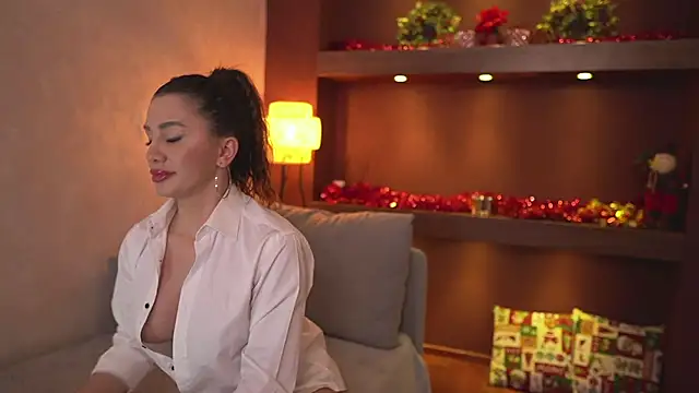 Snapshot of JustinneJade chatting on 12.29.24 JustinneJade online show from 12.29.24