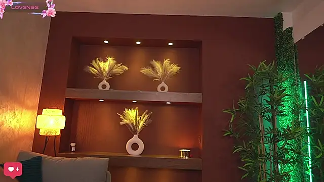 Snapshot of JustinneJade chatting on 01.04.25 JustinneJade online show from 01.04.25