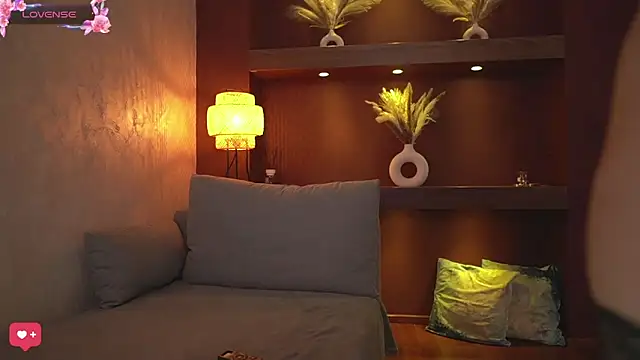 Snapshot of JustinneJade chatting on 01.21.25 JustinneJade online show from 01.21.25