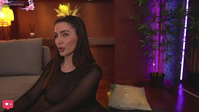 Snapshot of JustinneJade chatting on 03.10.25 JustinneJade online show from 03.10.25