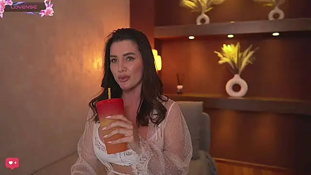 Snapshot of JustinneJade chatting on 03.13.25 JustinneJade online show from 03.13.25