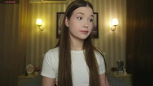 Snapshot of _Eva_Lee chatting on 10.06.25 Eva Lee online show from 10.06.25