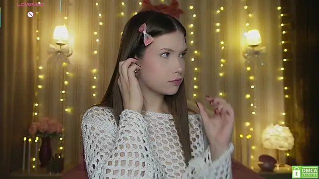 Snapshot of _Eva_Lee chatting on 12.14.25 Eva Lee online show from 12.14.25