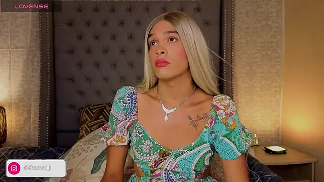 Shantal Joness online show from 09.25.25