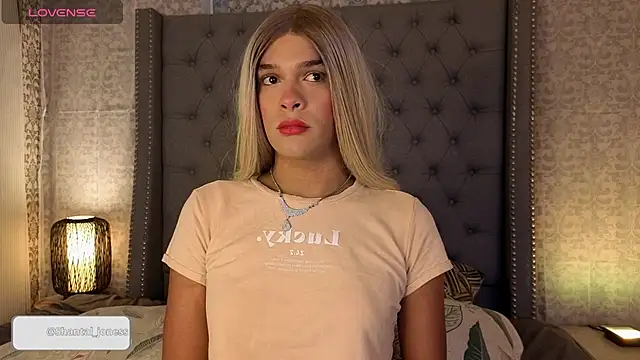 Shantal Joness online show from 09.29.25