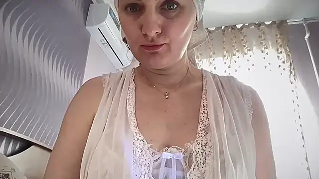 Snapshot of Viola_sweet chatting on 05.31.26 Viola sweet online show from 05.31.26