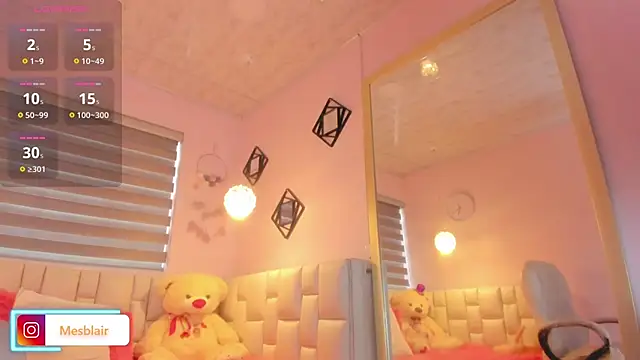 Snapshot of blair___mester chatting on 10.29.25 blair mester online show from 10.29.25