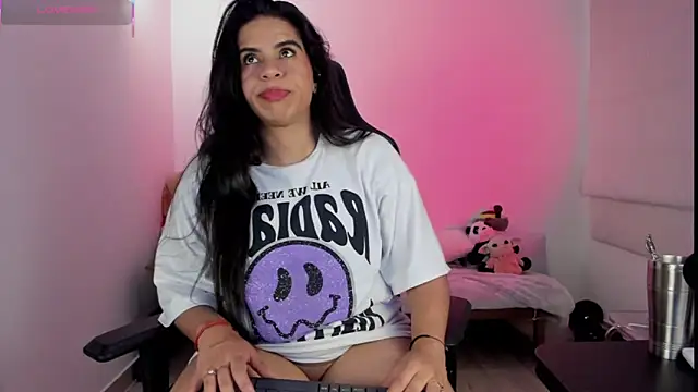 Biancastrongg online show from 10.31.25