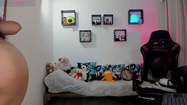 Biancastrongg online show from 06.17.26