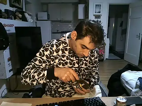 Snapshot of mihaimichael chatting on 12.17.25 mihaimichael online show from 12.17.25