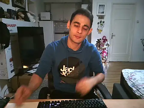 Snapshot of mihaimichael chatting on 12.17.25 mihaimichael online show from 12.17.25